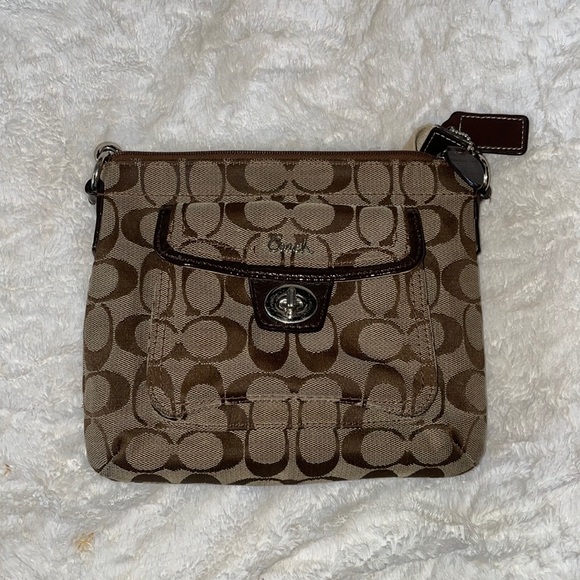COACH VINTAGE CROSSBODY - Picture 1 of 6